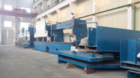 big hydraulic press brake in assembling