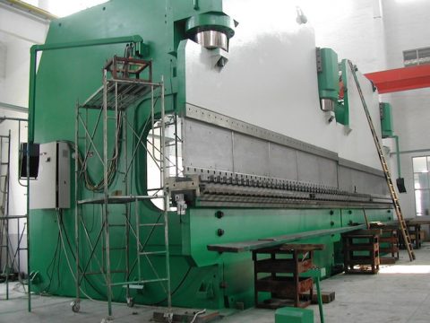 CNC tandem hydraulic press brake in green
