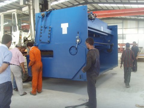 algeria customer hydraulic shearing machine